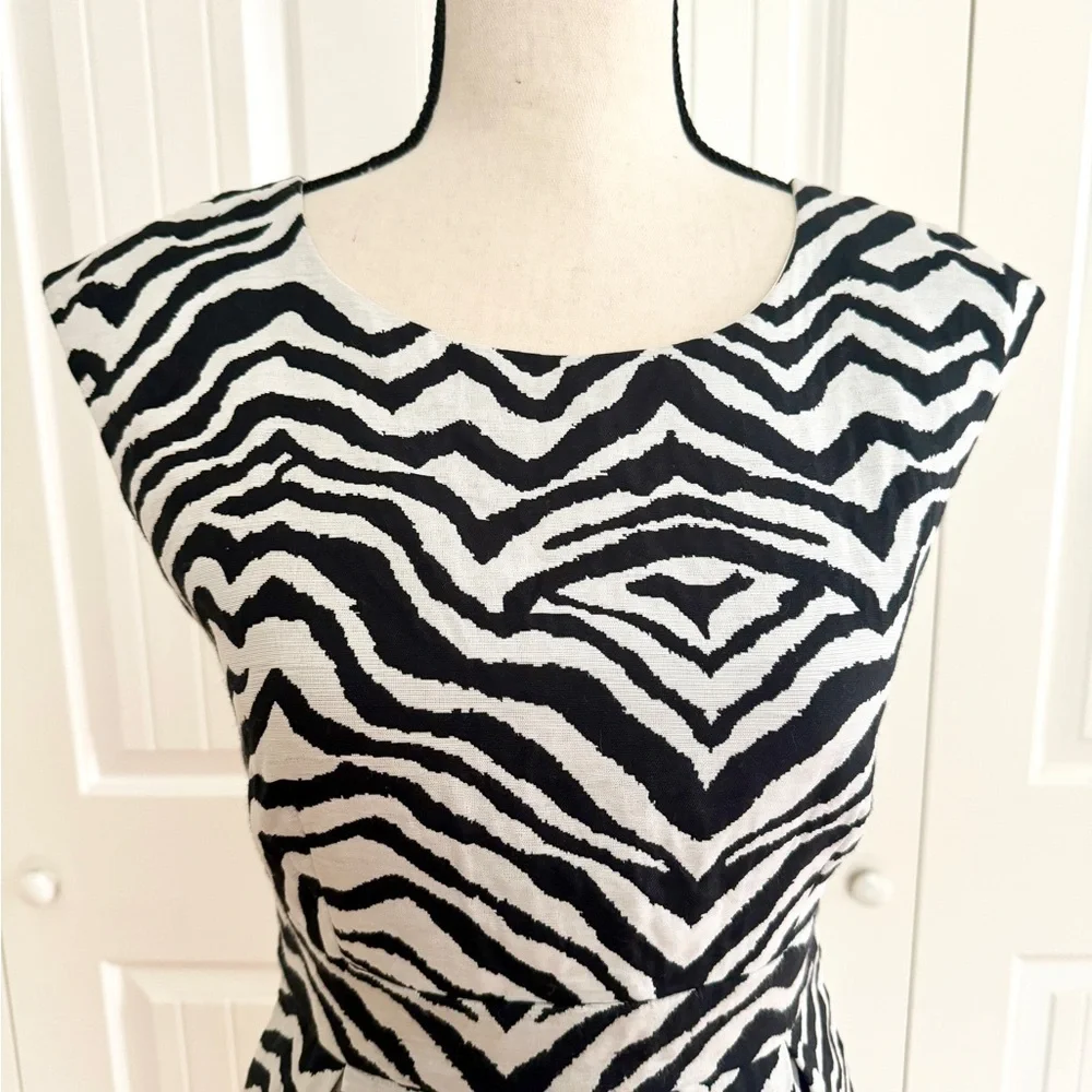 NWT Michael Kors Zebra Print Cut-Out Sheath Dress Mini Black White Size 4 - Picture 6 of 15